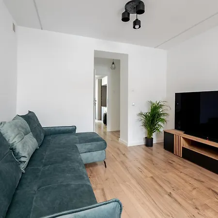 Pleszowska Urban Elegance By Bookinghost *