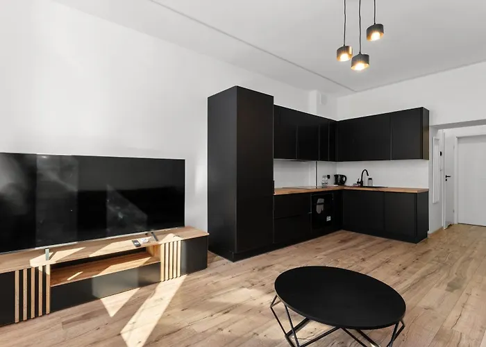 Pleszowska Urban Elegance By Bookinghost