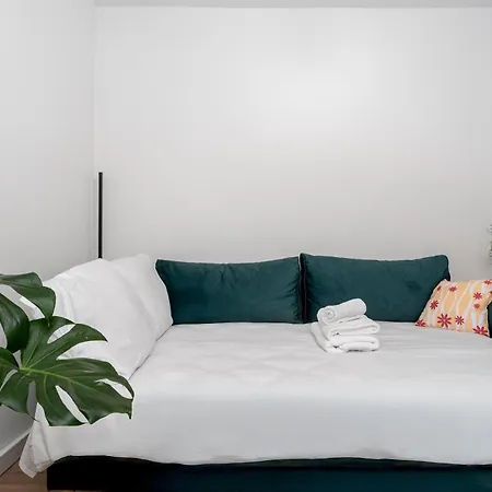 Pleszowska Urban Elegance By Bookinghost *