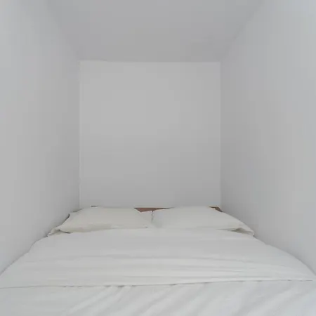 Pleszowska Urban Elegance By Bookinghost *