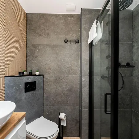 Pleszowska Urban Elegance By Bookinghost