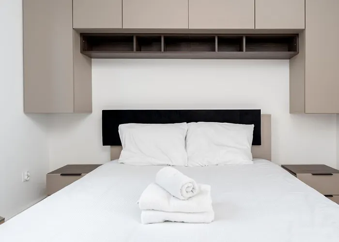 Pleszowska Urban Elegance By Bookinghost